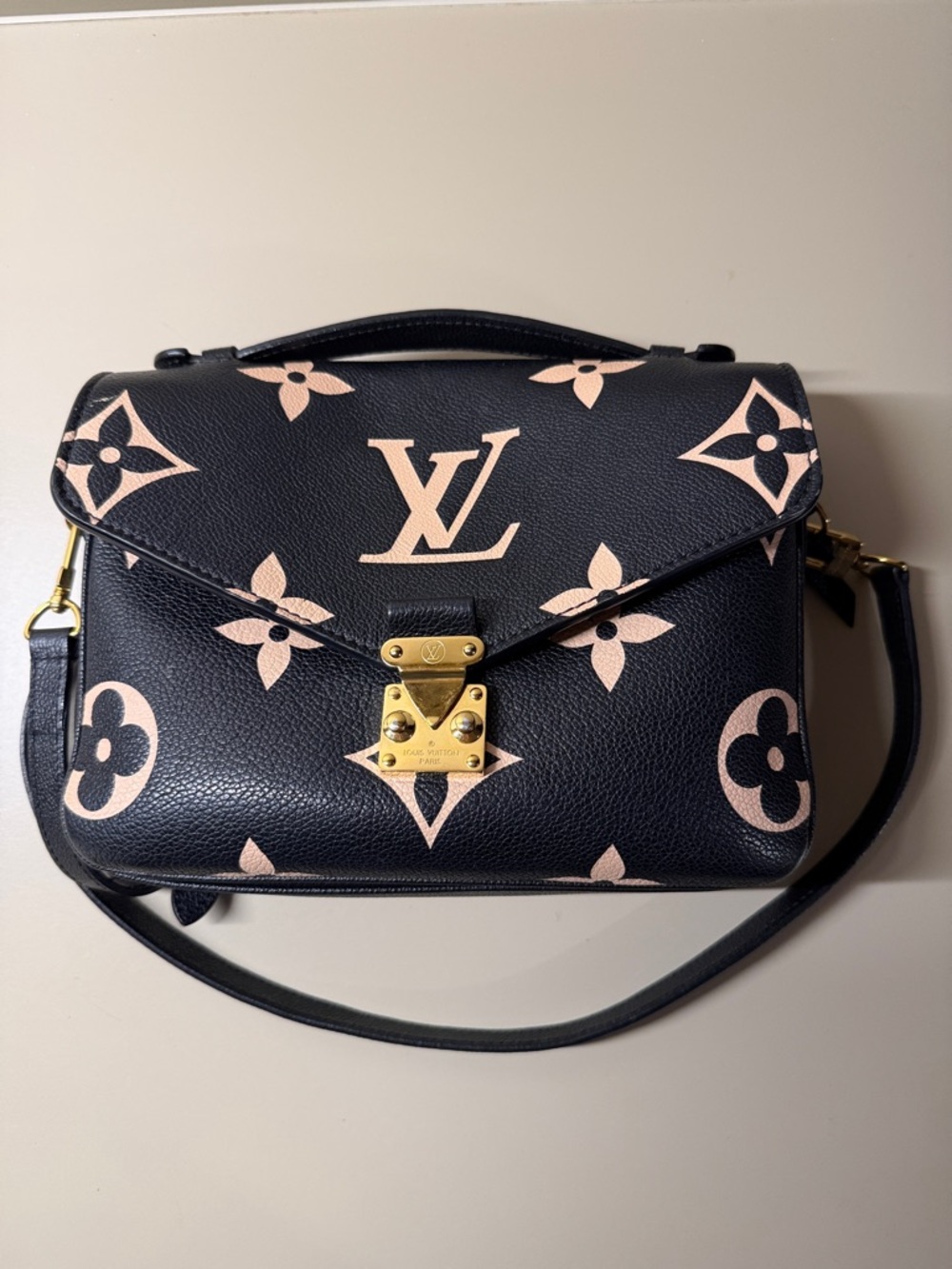 Louis Vuitton Pochette Métis crossbody purse - Picture 2 of 14